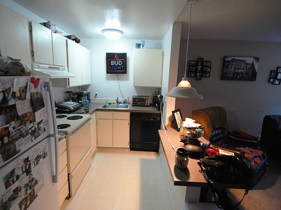 3rd image of 6015 Lakeview Dr APT 5