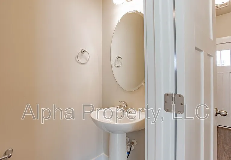 385 Hague Dr — Photo 6