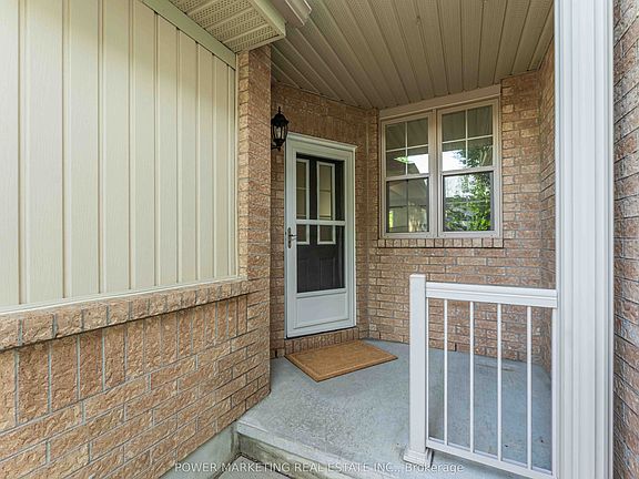 3rd image of 326 Applecross Cres