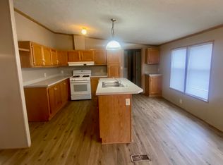 8427 Quill Dr, Fenton, MI 48430