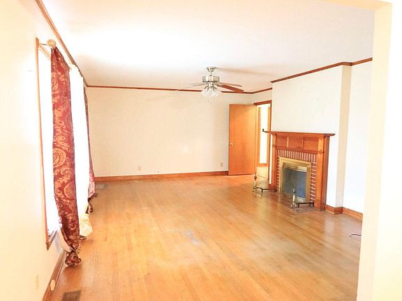 4th image of 1686 Campbell St