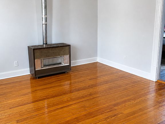 5th image of 309 Dubuque St #4