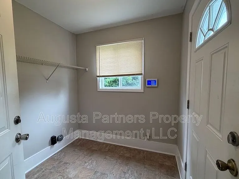 717 Eve St — Photo 10