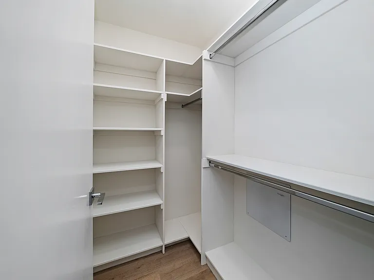 5252 Willowcrest Ave — Photo 10