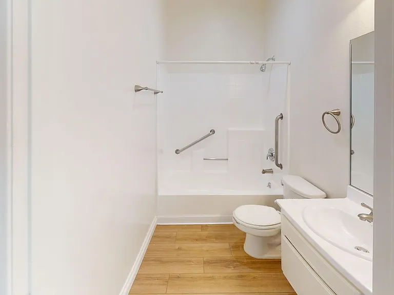 Highland Villa Apartments — Photo 43