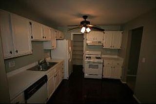 4th image of 43 Glencoe Ct APT 102-B