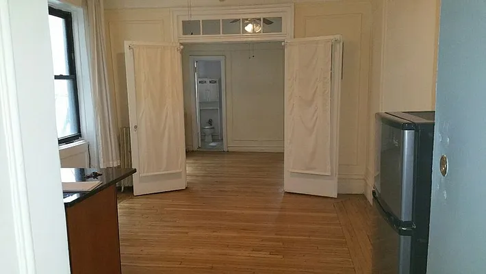 Rented by Monarch Realty Holdings | media 4