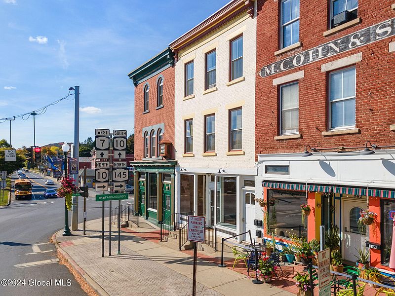 3rd image of 547 Main Street