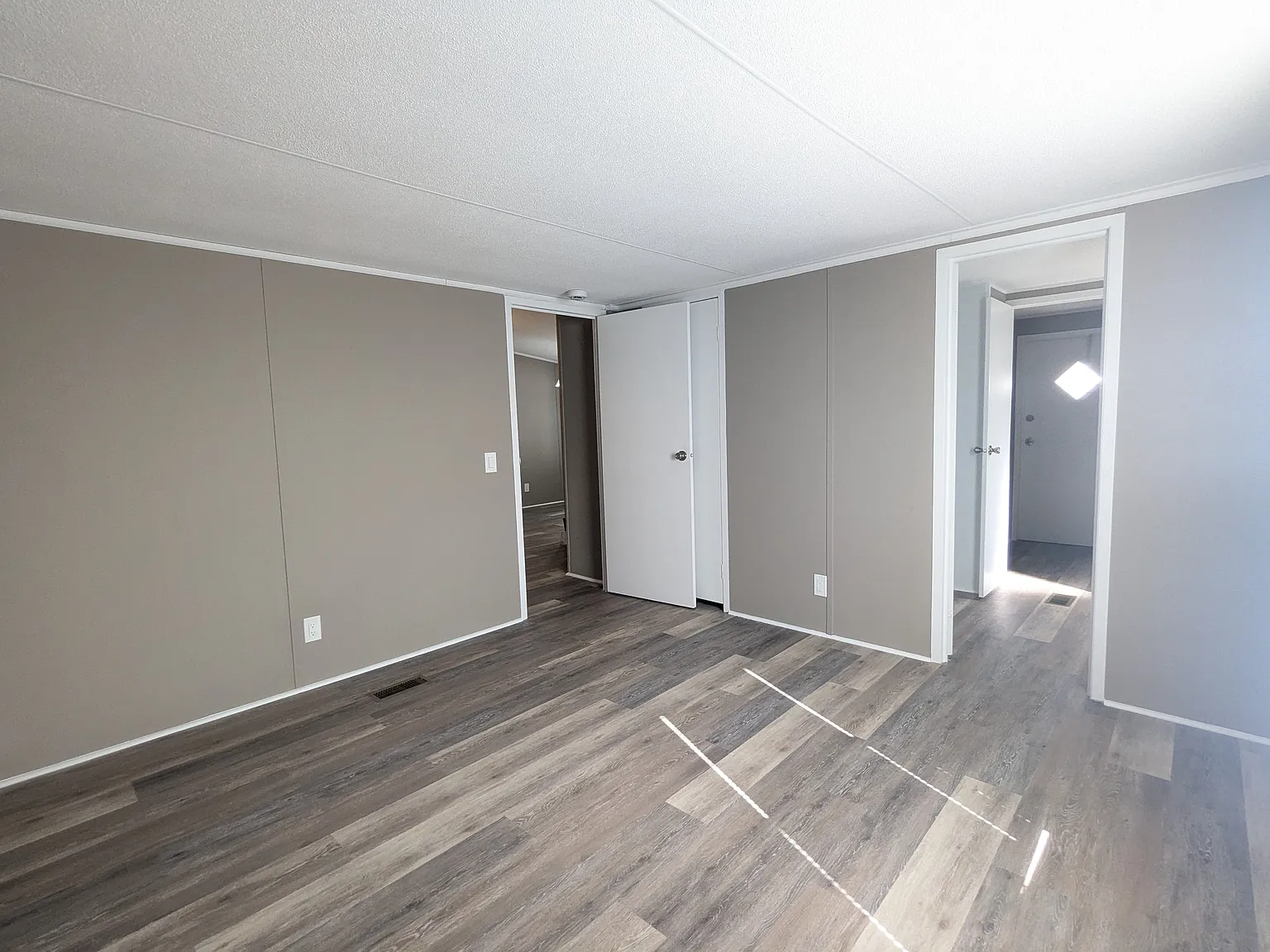 2 bed, 2.0 bath, 960 sqft, $1,400 — Photo 2