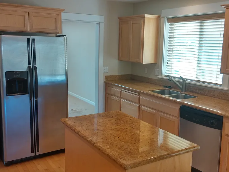 157 SW Chapman Ct — Photo 5