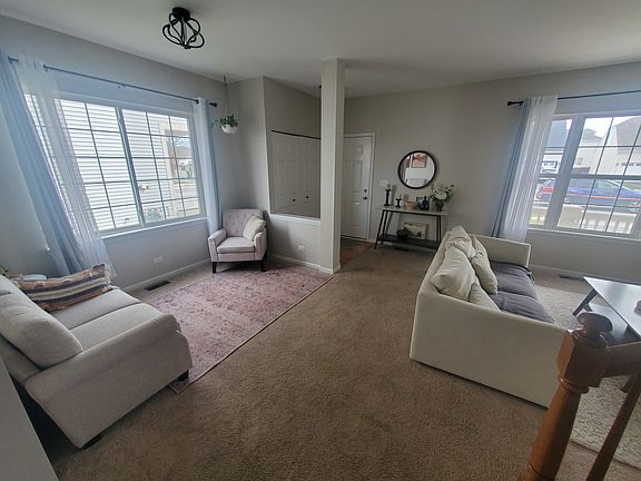 4th image of 368 W Winchester Dr