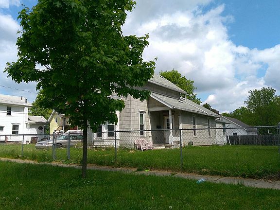 3rd image of 520 Hallett St
