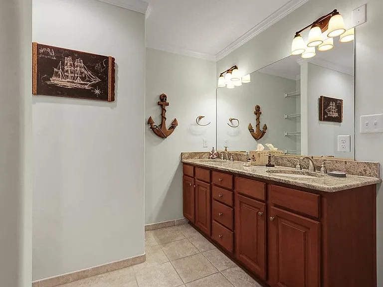 305 S Lake Park Blvd #106 — Photo 17
