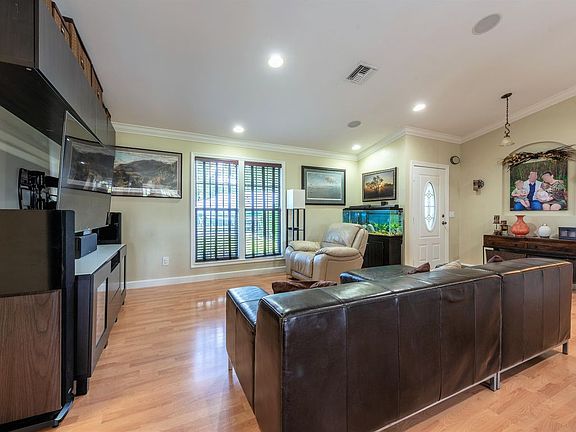 4th image of 9359 Longmeadow Cir
