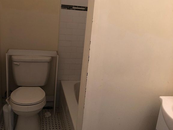 5th image of 255 Lafayette Ave APT D