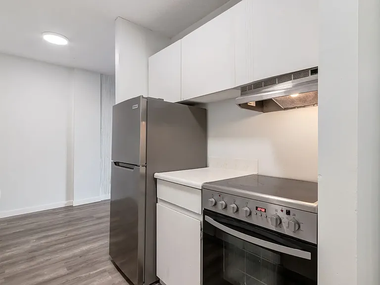 115 25th Ave SW #403 — Photo 7