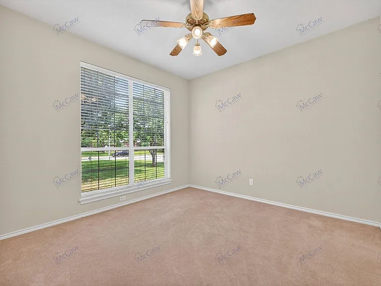 914 Dove Creek Trl — Photo 8