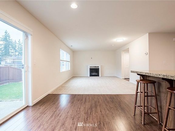 5th image of 405 201st Pl SW