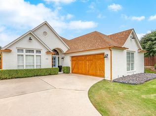 6705 Spring Valley Way, Fort Worth, TX 76132