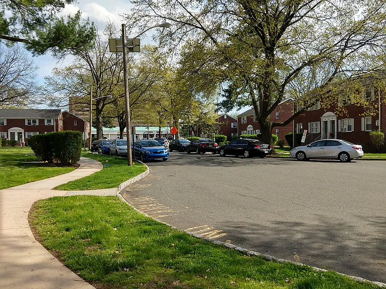30B Carolyn Ter — Photo 4