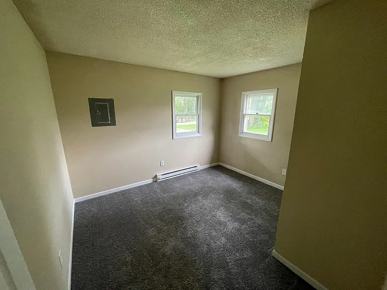 1050 Pershing St — Photo 6