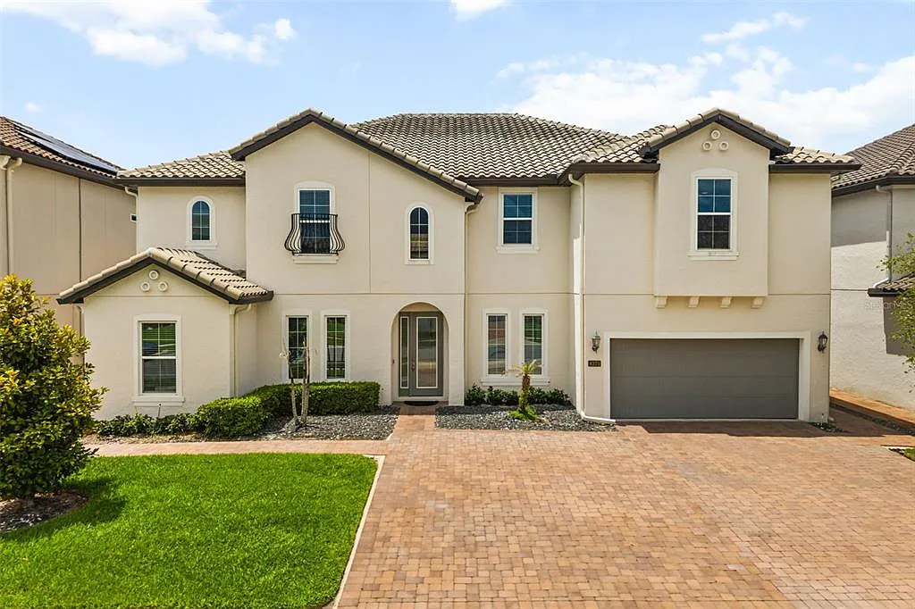 6 bed, 5.0 bath, 5272 sqft, $9,000 — Photo 1
