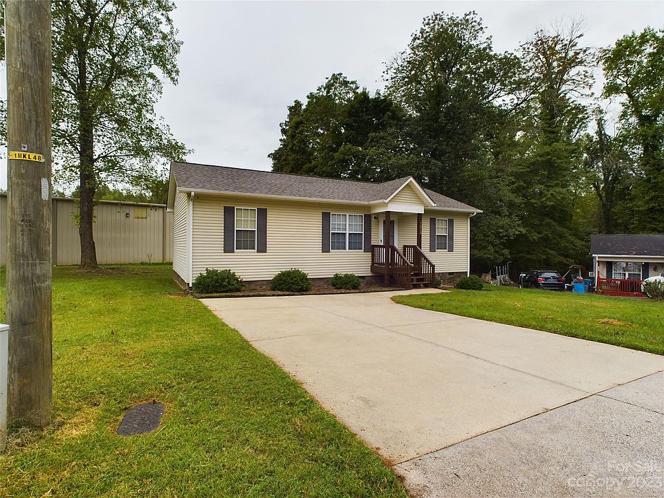 1st image of 1212 E Avenue Ct SE