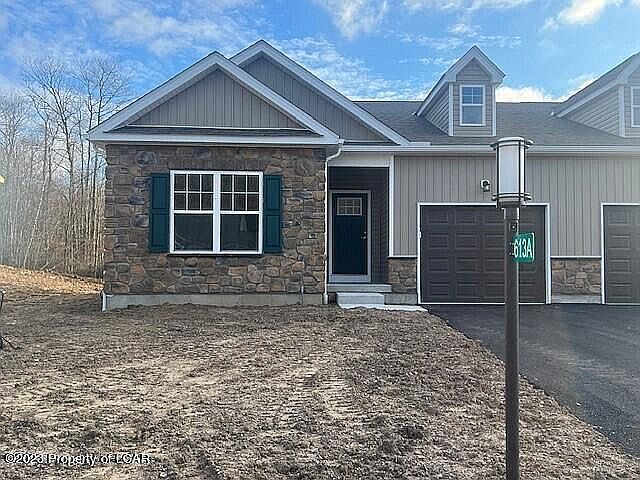 1st image of 613A W Oak Ln
