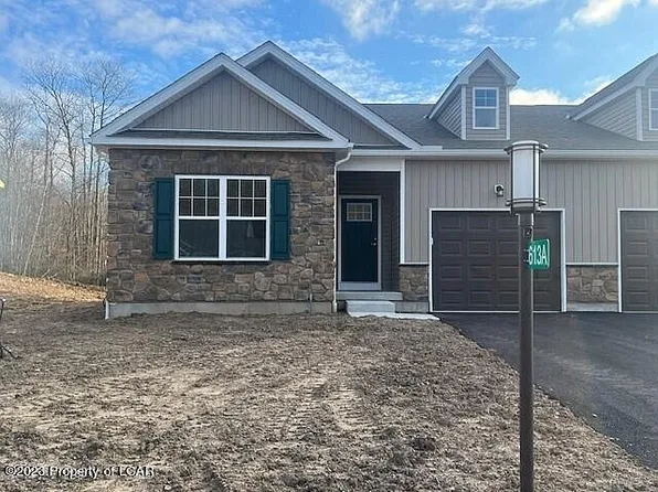 613A W Oak Ln, White Haven, PA 18661