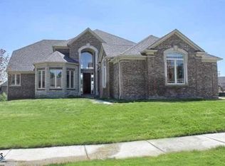 6484 Shadydale Dr, Shelby Township, MI 48316