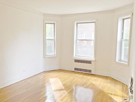 4th image of 630 Victory Blvd APT 1H
