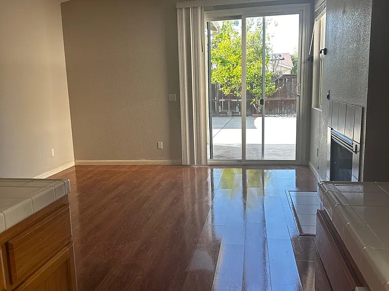 2528 Bickford Cir — Photo 3