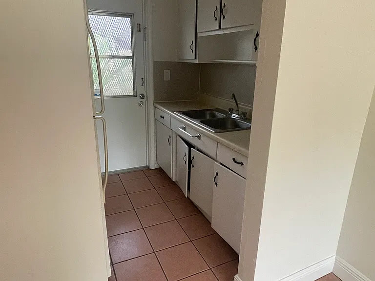 1023 NW 36th Ave #4 — Photo 4