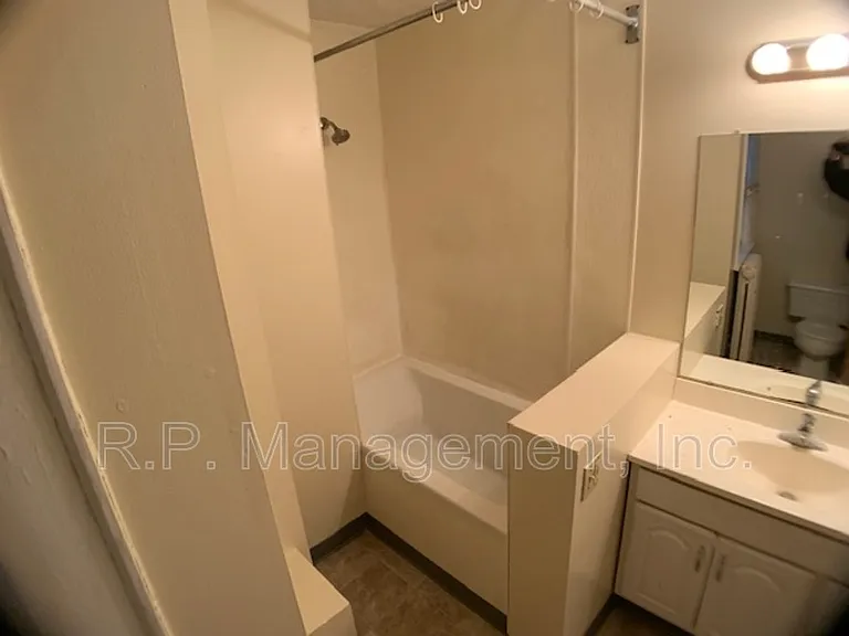 1434 W 32nd St #1 — Photo 23