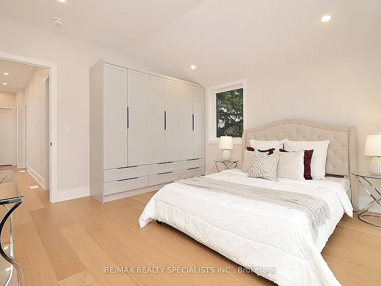 1048 Roosevelt Rd #MAIN — Photo 23