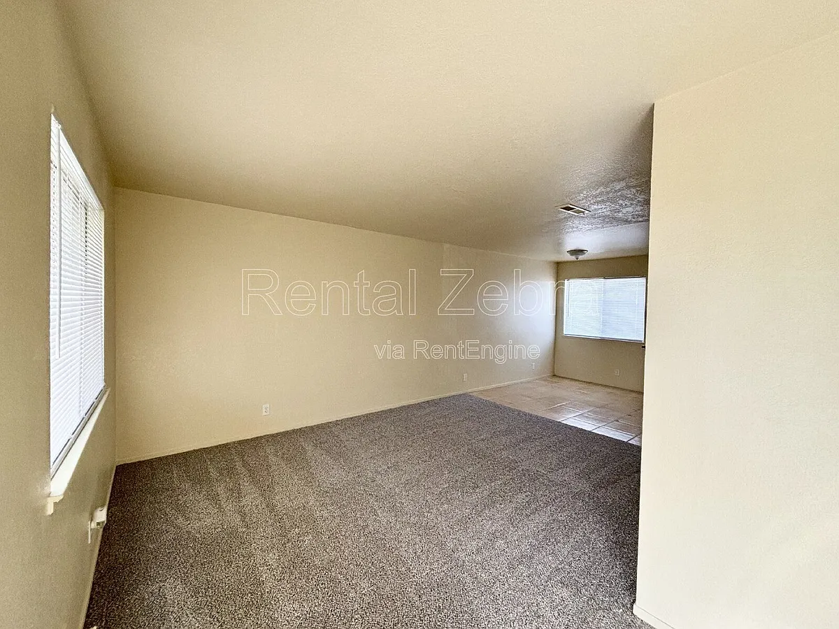 Building Photo - 563 W 12th St #561
