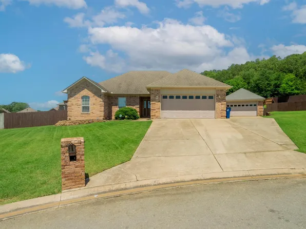 16 Chetay Ln, Cabot, AR 72023