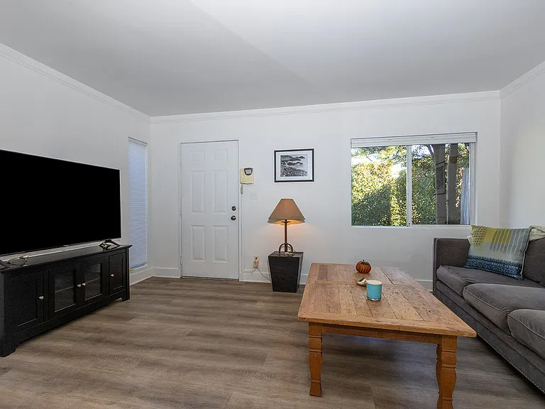 N Ogden Dr — Photo 6
