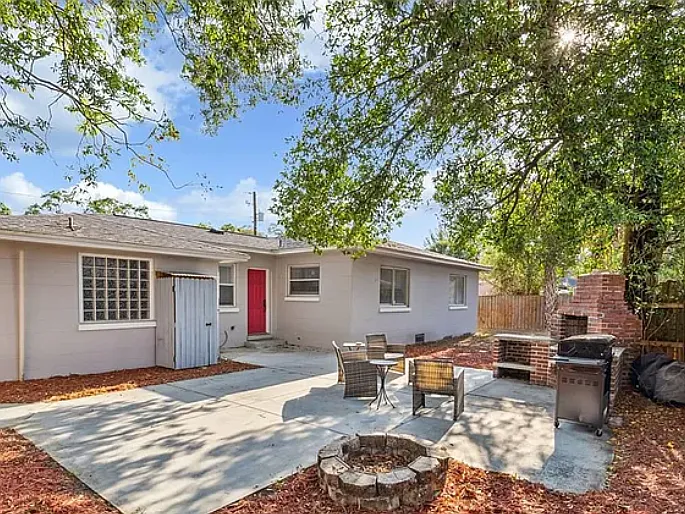 715 W Harlan St — Photo 36