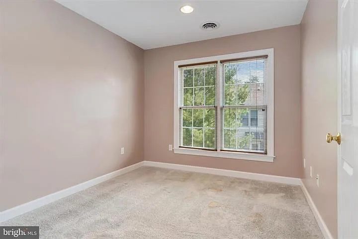 Building Photo - 28484 Pinehurst Cir