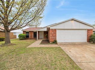 7813 Summerglen Rd, Fort Worth, TX 76133