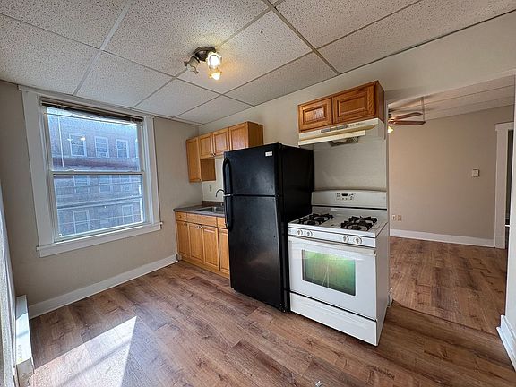 2nd image of 2707 Center St APT 4