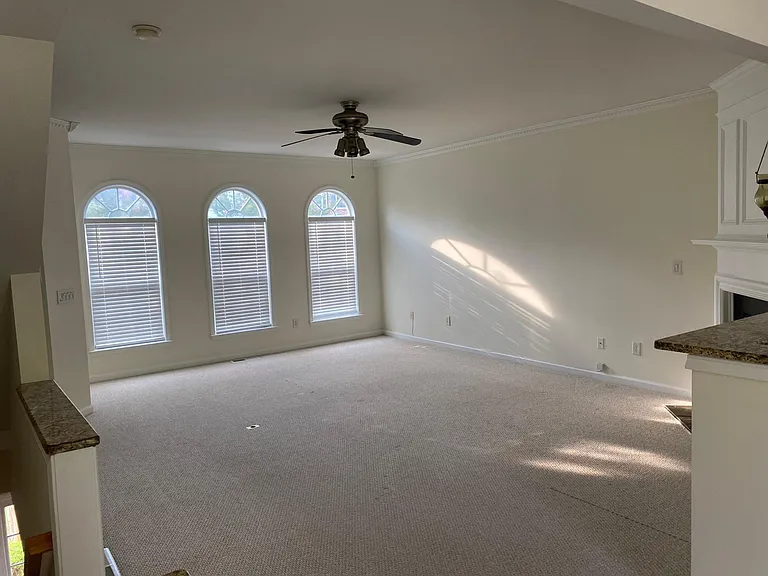 1028 Thornborough Dr — Photo 10