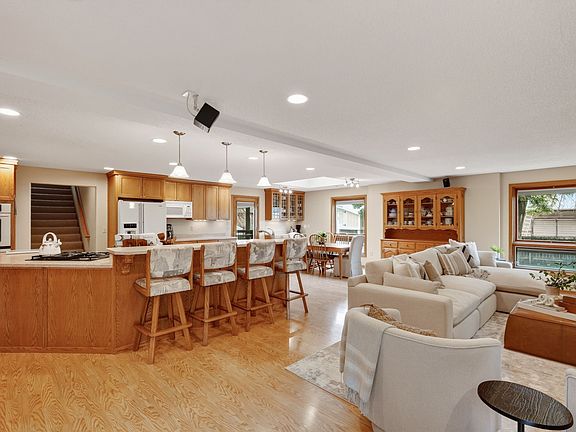 4th image of 313 SW Kennybrook Dr