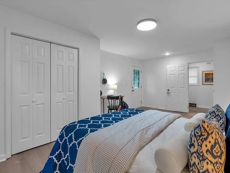 54 Mildred Ct — Photo 32