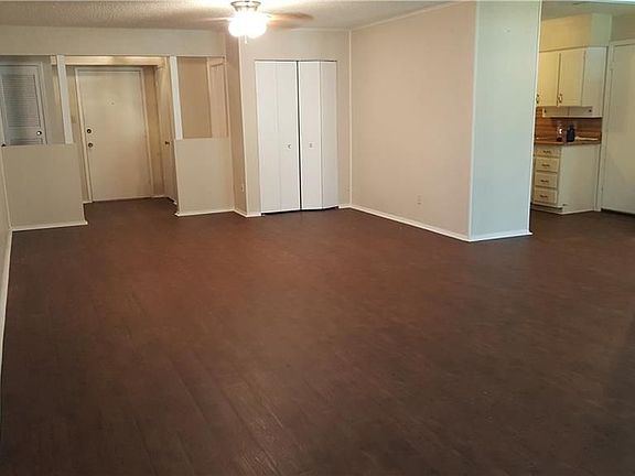 3rd image of 1607 Southmoor Dr