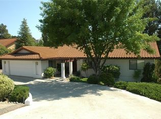 945 Walnut Dr, Paso Robles, CA 93446