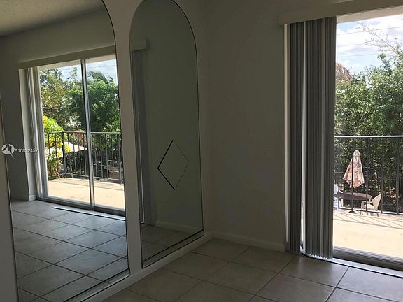 5th image of 102 SE 10th St #202