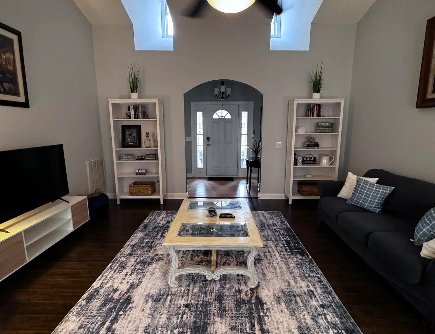 3 bed, 2.0 bath, 1850 sqft, $2,650 — Photo 3
