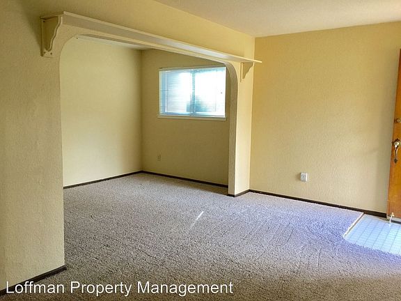 3rd image of 406 Berkeley Ave APT A